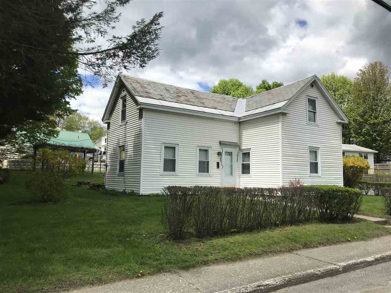 Affordable 2-3 Bedroom in-town Cape with a large...