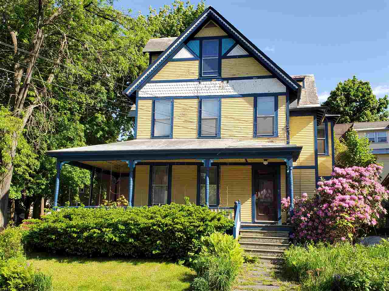 Victorian gem located on desirable Chapin Street...