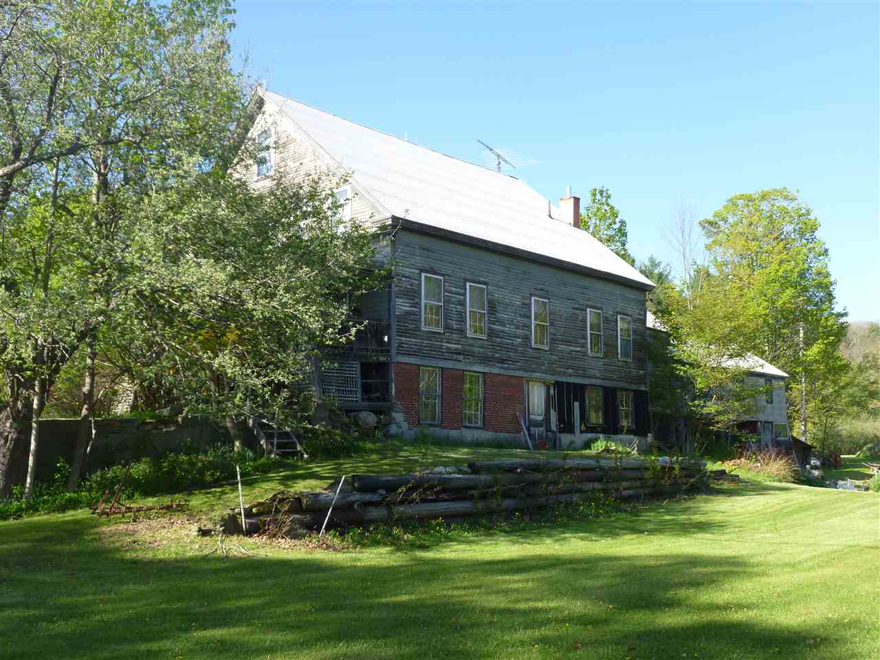 Center of South Windham with character and so...