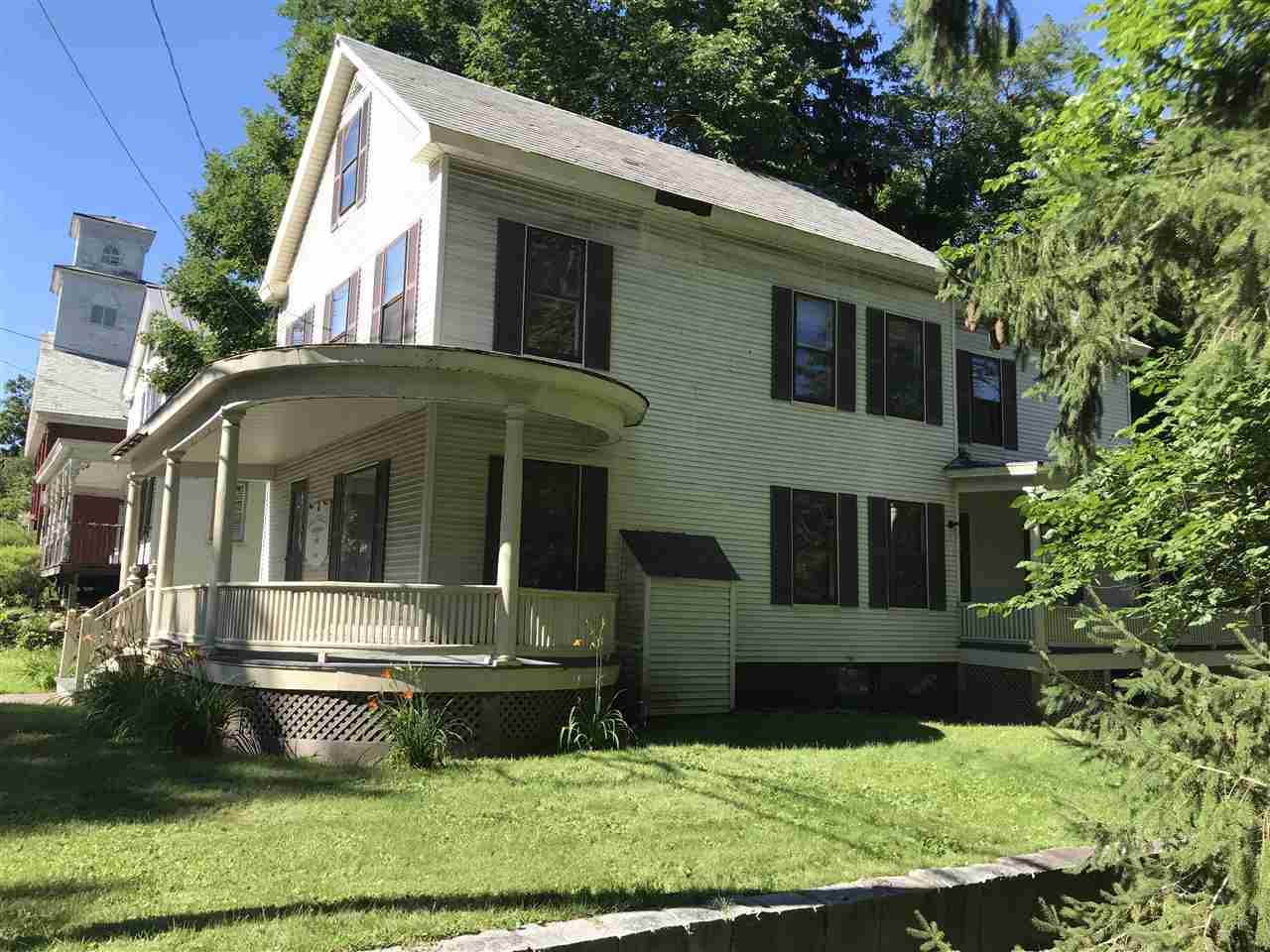 Highly visible 2 story building on Western Avenue...