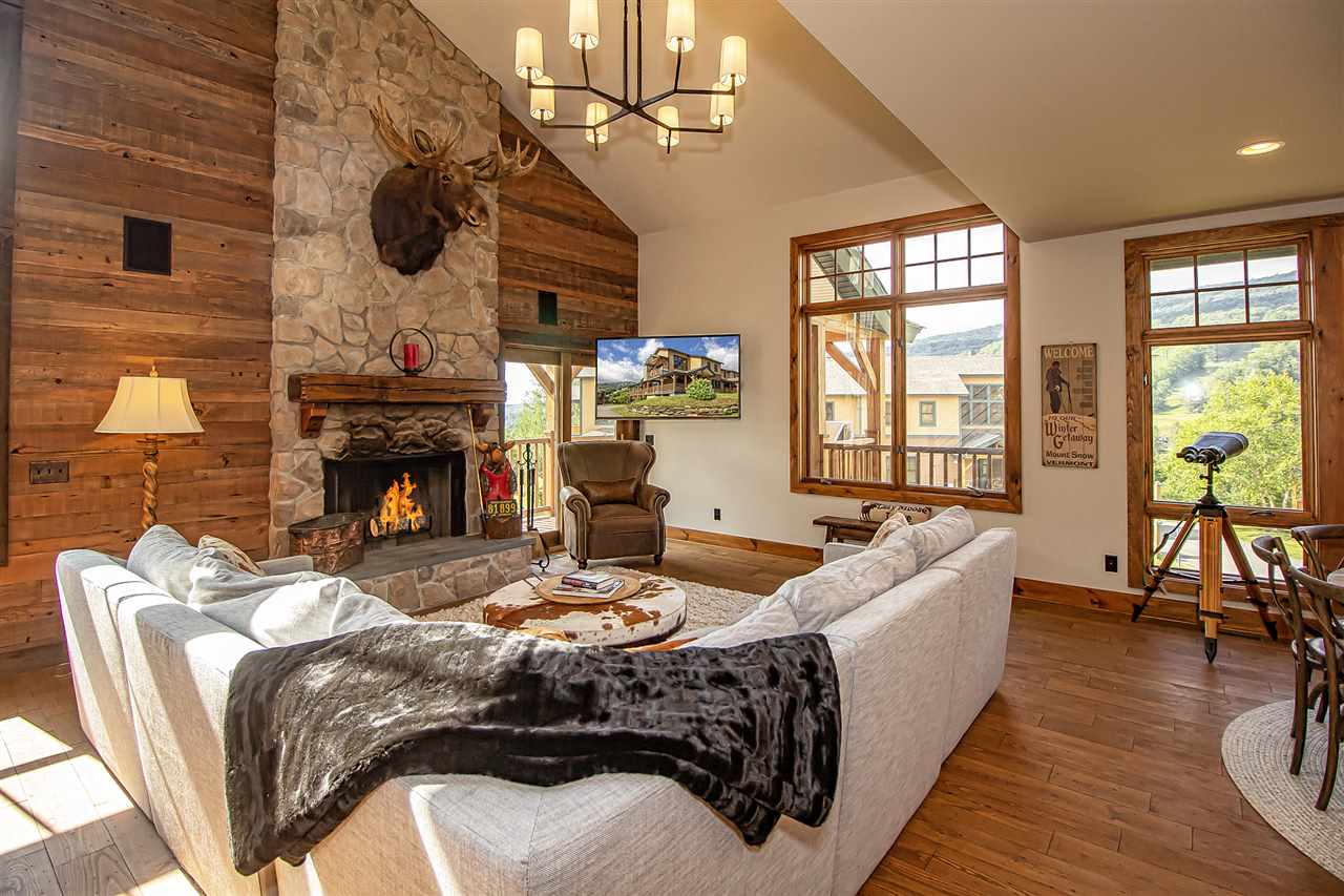 Incredible views and proximity to Mount Snow...