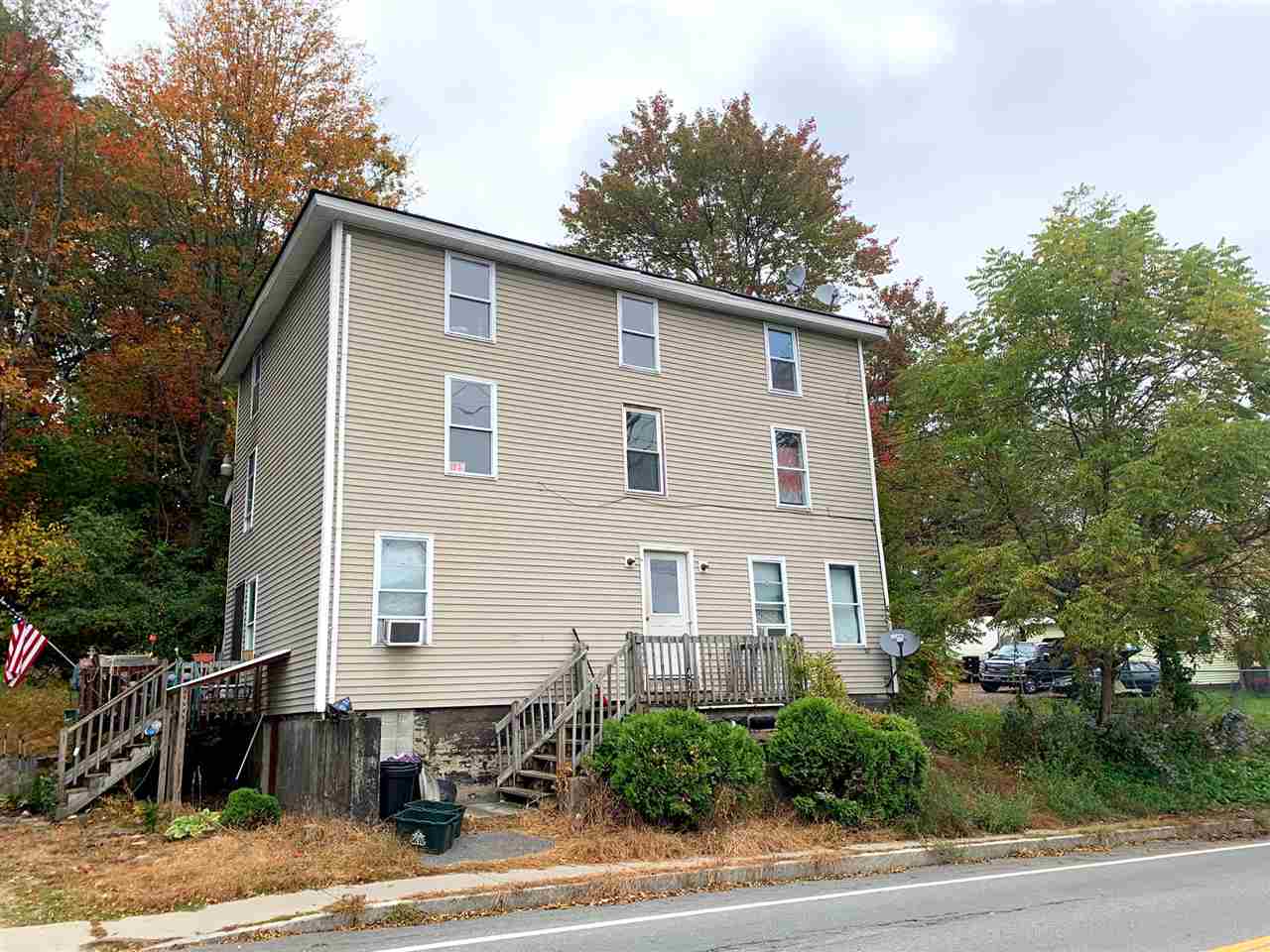 Three unit investment property close to downtown...