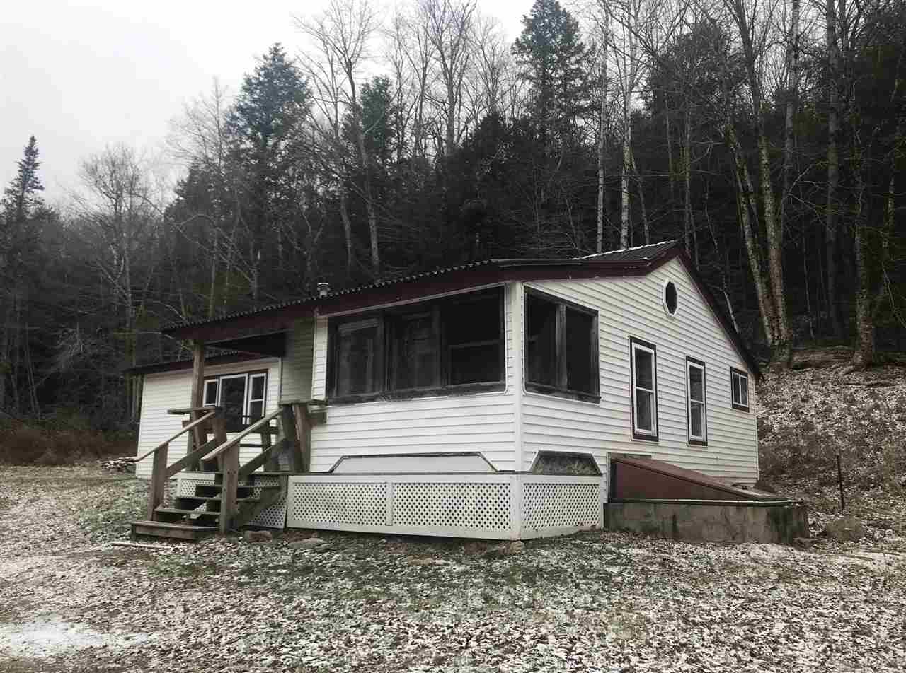 Great Vermont cottage across from largest lake in...