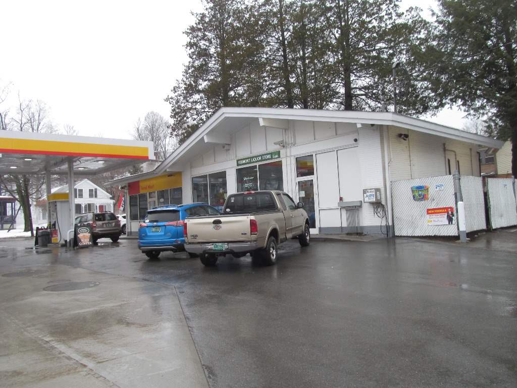 CONVENIENCE STORE W/STATE LIQUOR STORE LICENSE...