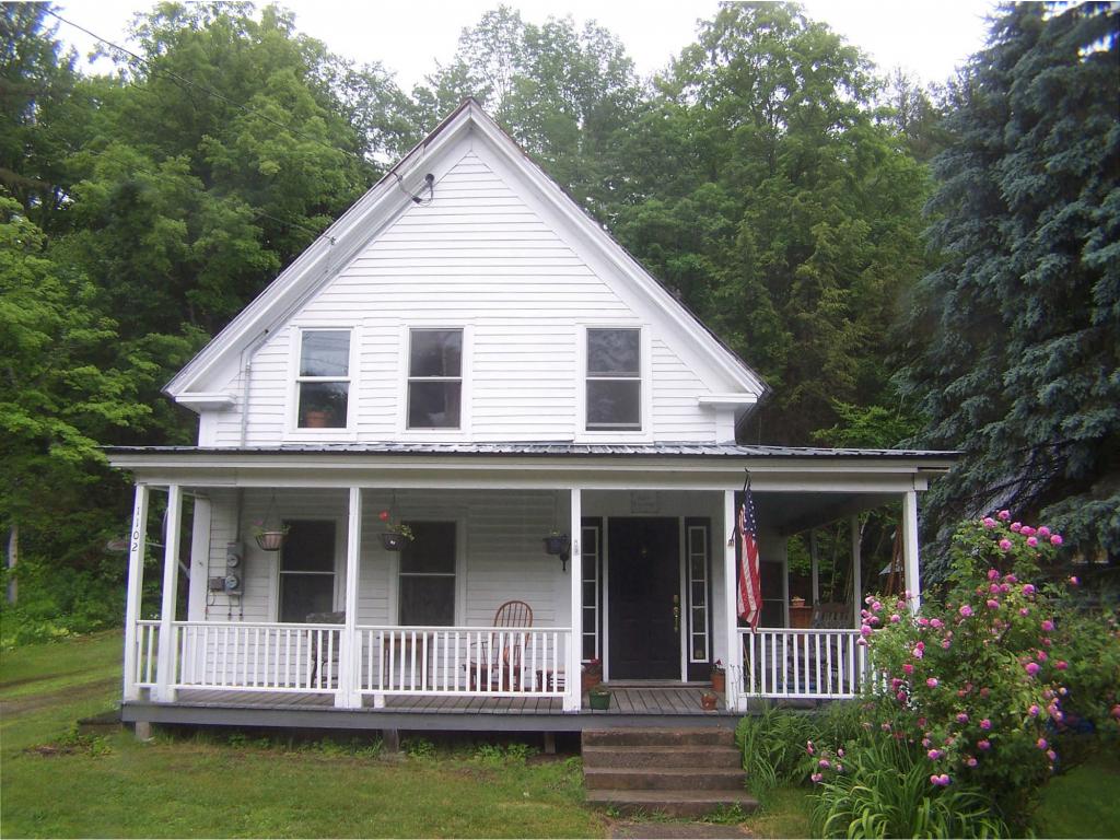 Great 1880's farmhouse w/modern amenities and...