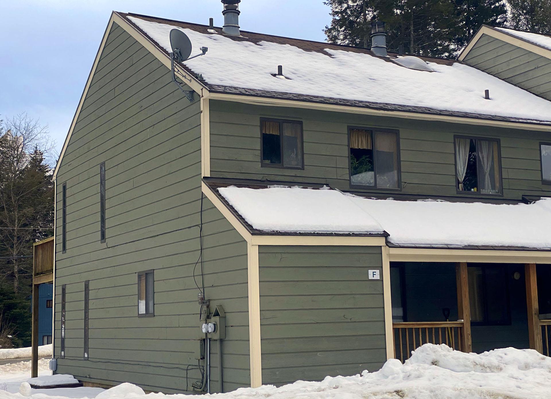 Absolutely great condo unit in the Mount...
