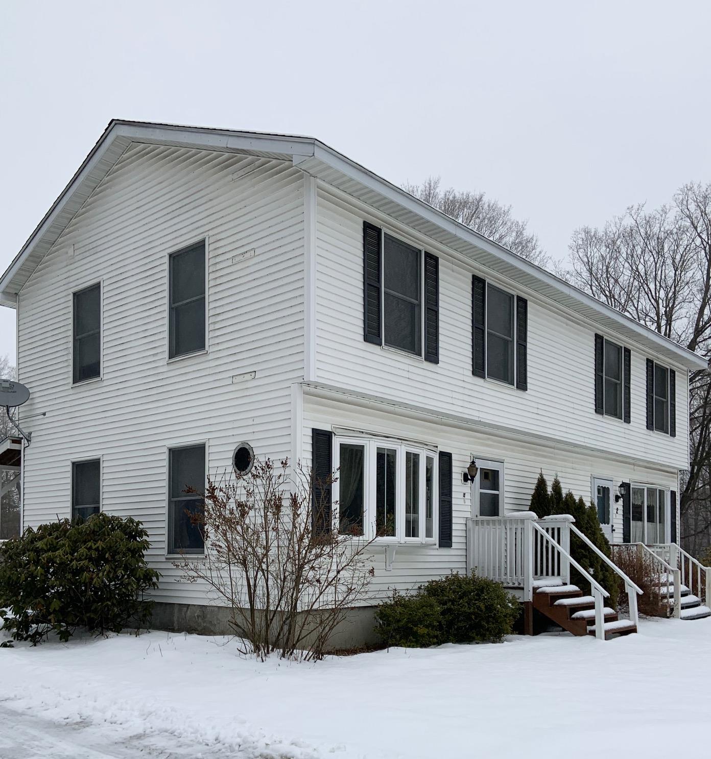 Located close to schools, Newfane Village, and 10...