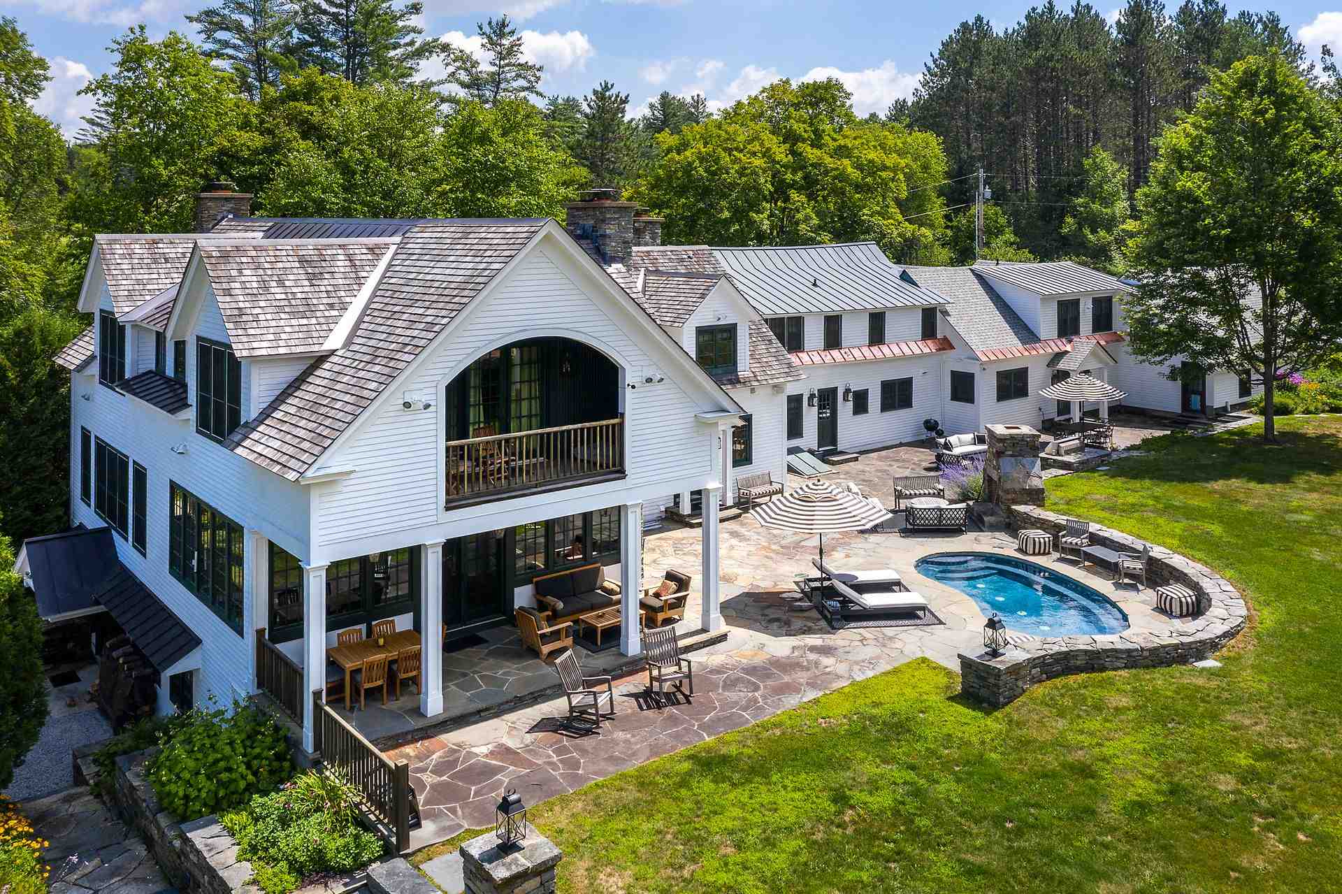 Luxury just 10 minutes from Stratton or Bromley...