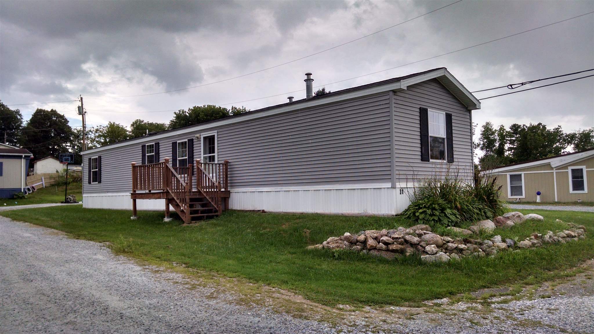 MOTIVATED SELLER: Move-in condition, 2-bedroom...