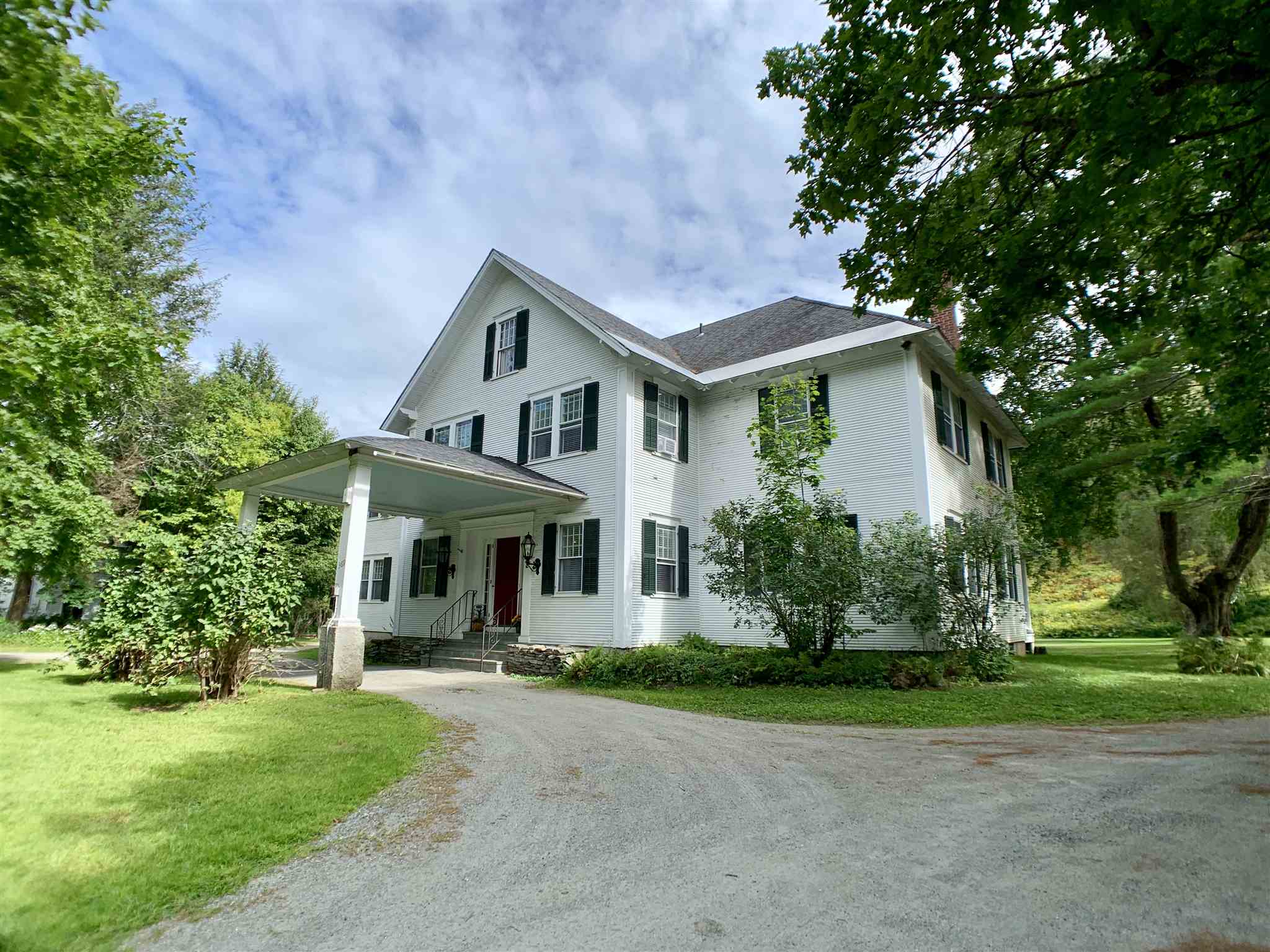 This enchanting Bed & Breakfast Inn features a...