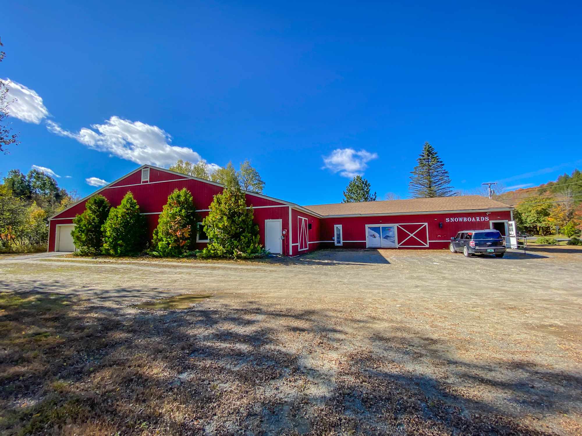 Amazing opportunity to own a large commercial...