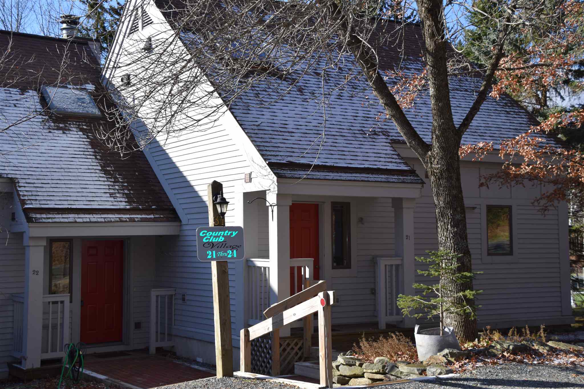 Country Club Village three bedroom plus loft end...