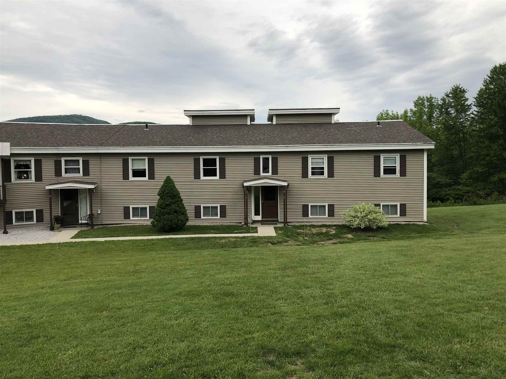 Beautifully updated 2-3 Bedroom Condo on large...