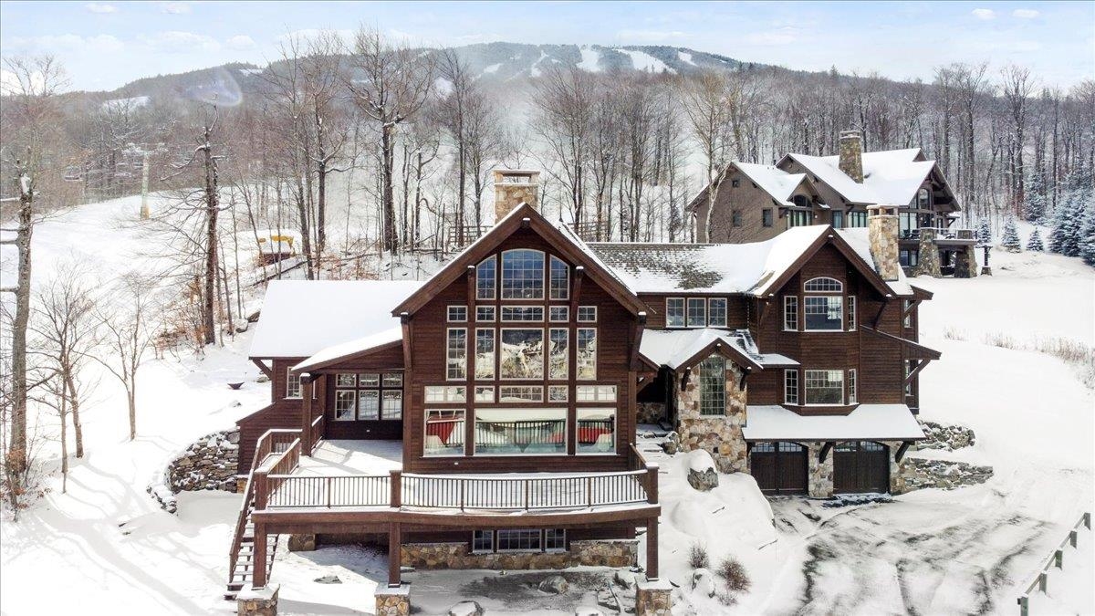Large, custom built home in Stratton...