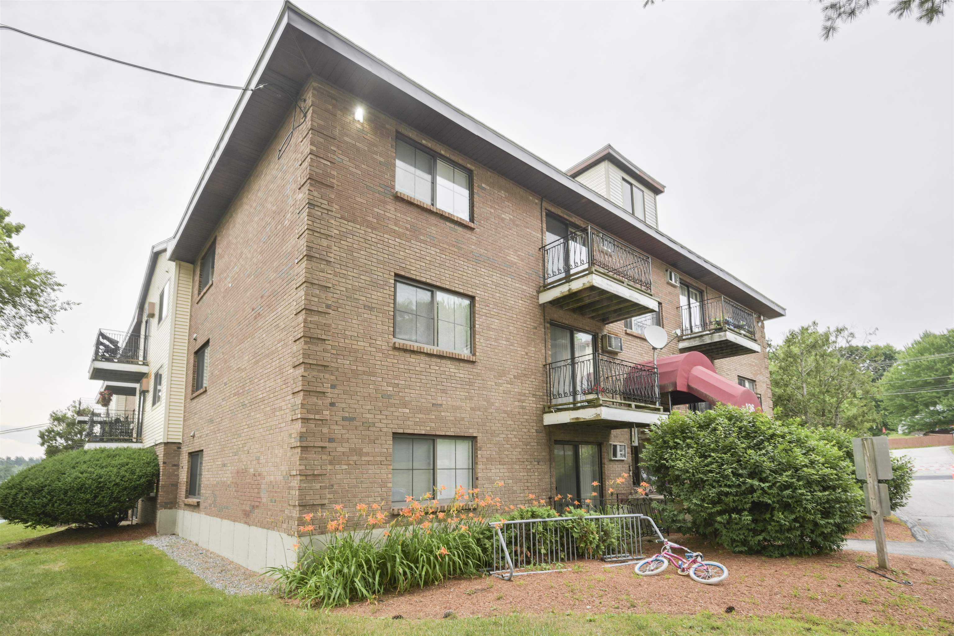 136 Mammoth Road, Hooksett, NH Condo MLS 5003731