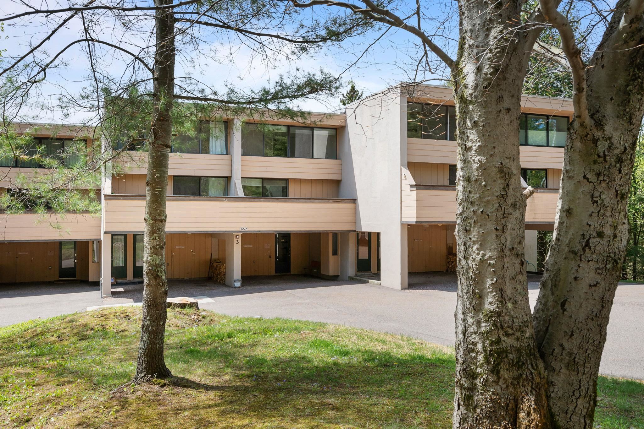 1277 Notchbrook Road Unit: 14AB