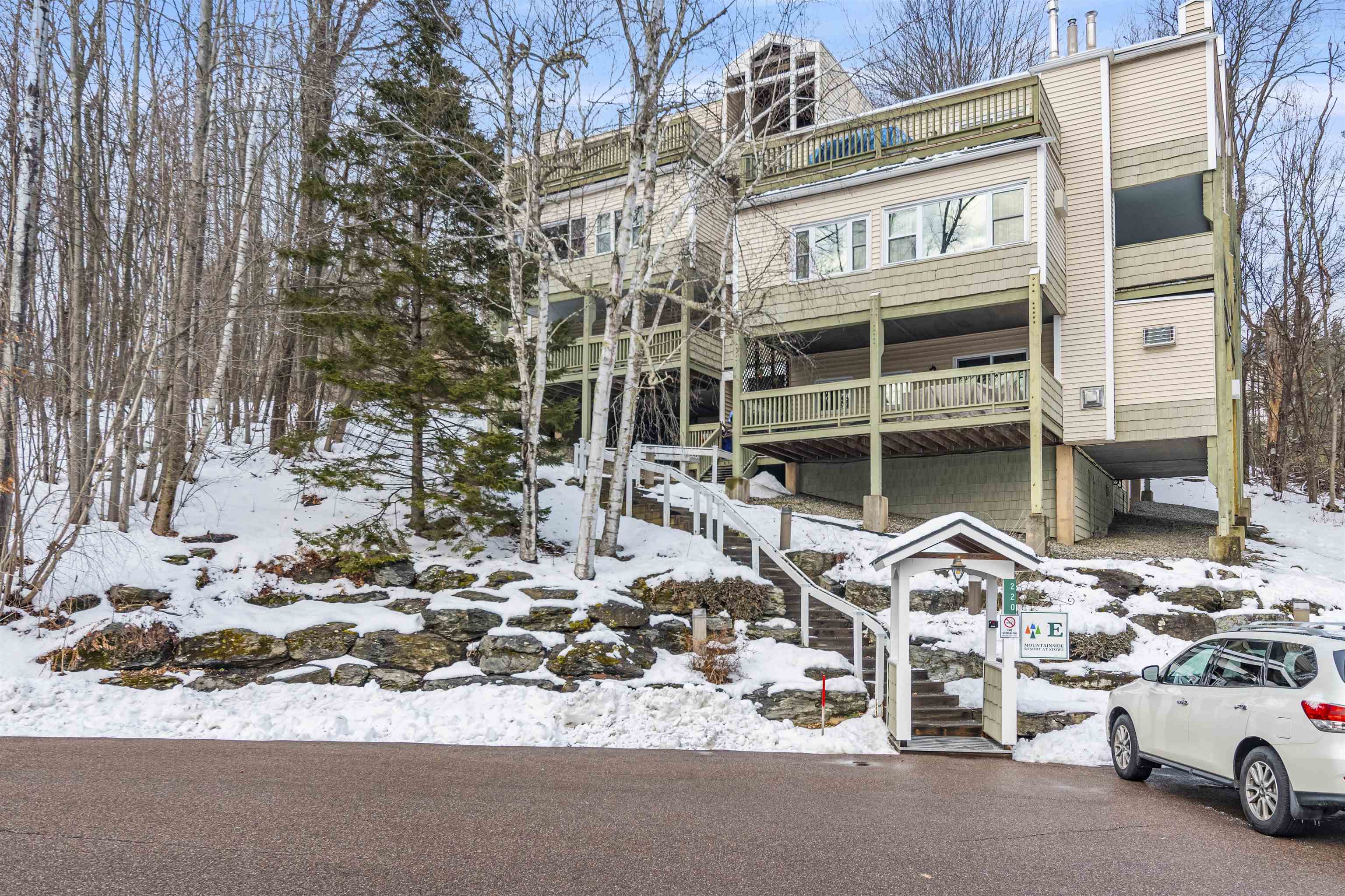 220 Mountainside Drive Unit: E203