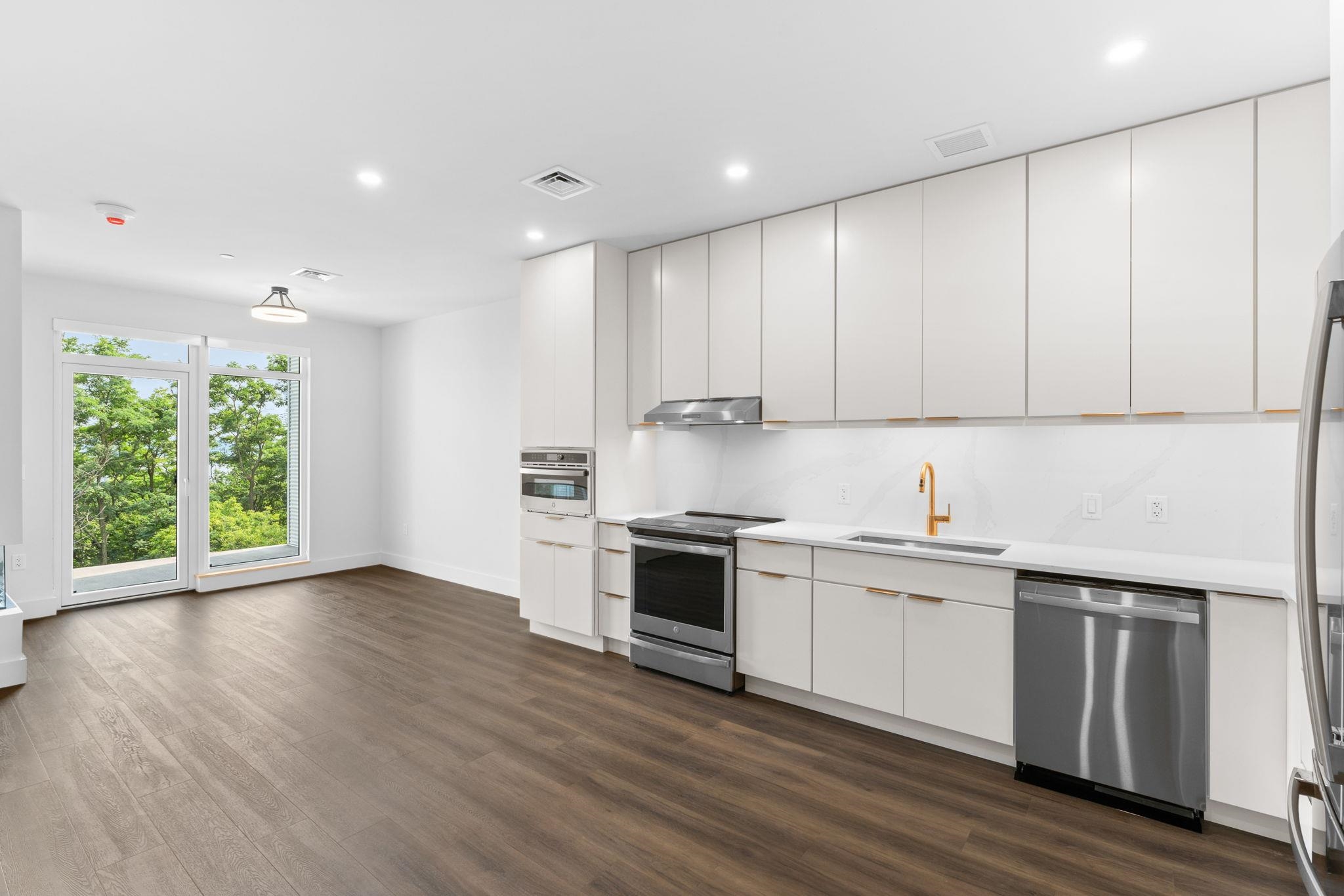 125 Cambrian Way Unit: 608