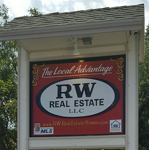RW Real Estate, LLC Logo