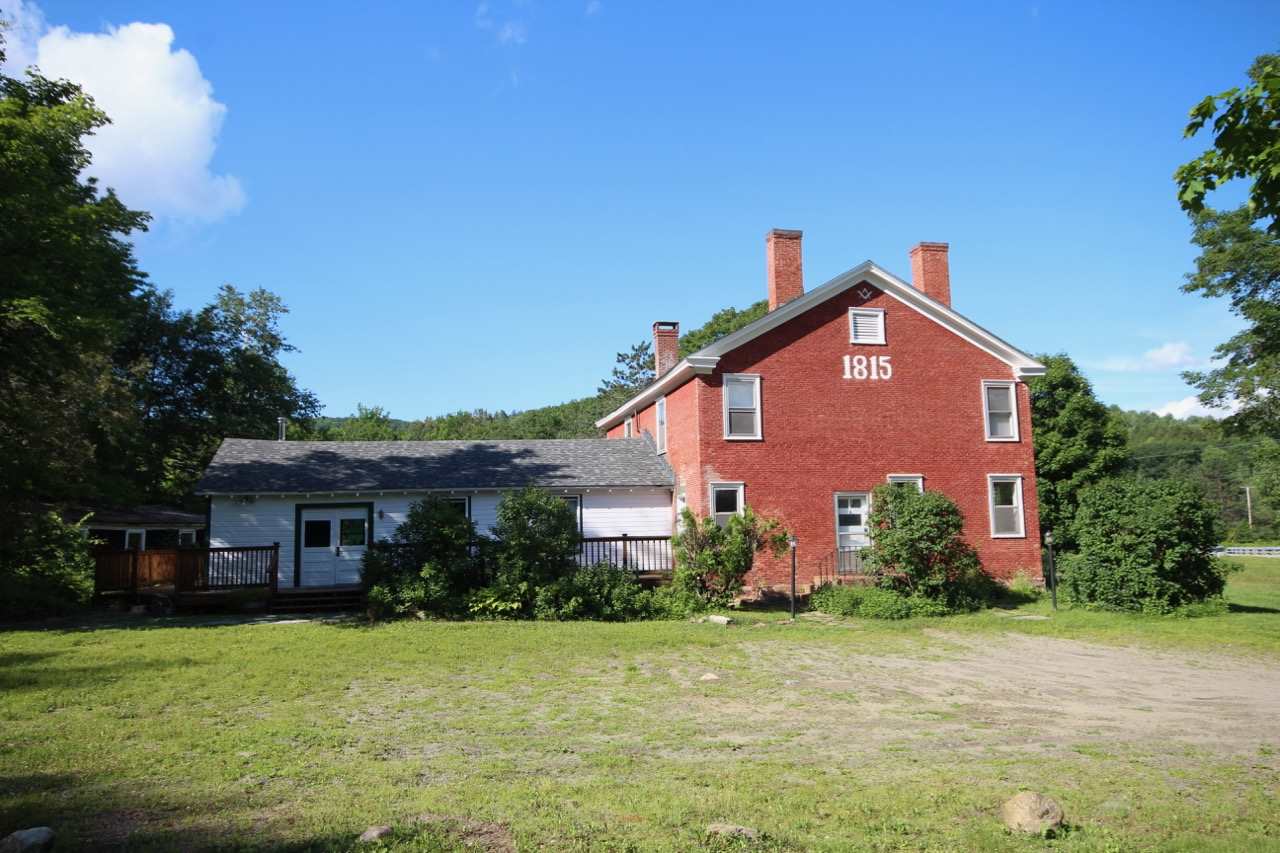 Reading VT Home or Farm Acres: 6.85 Beds: 4