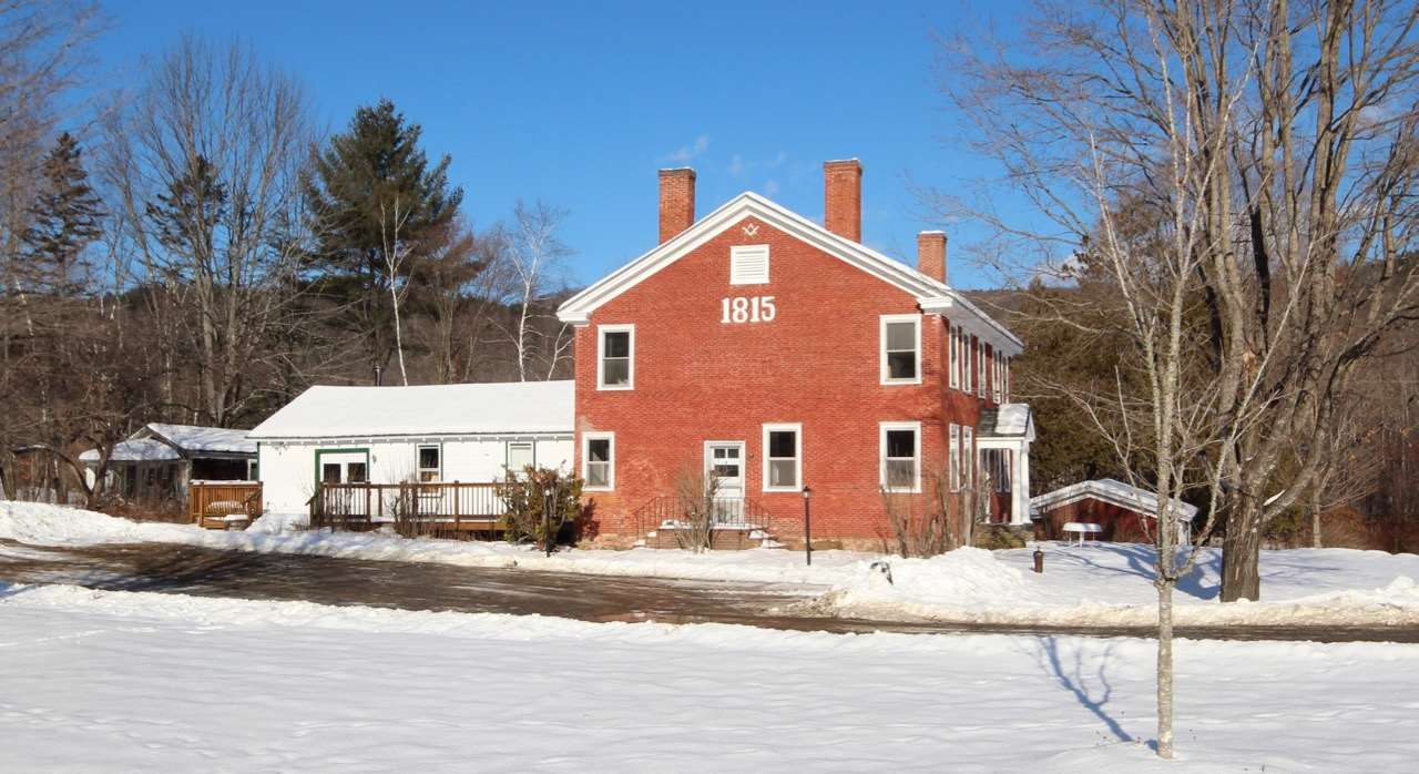 Reading VT Commercial Acres: 6.85 Beds: 4