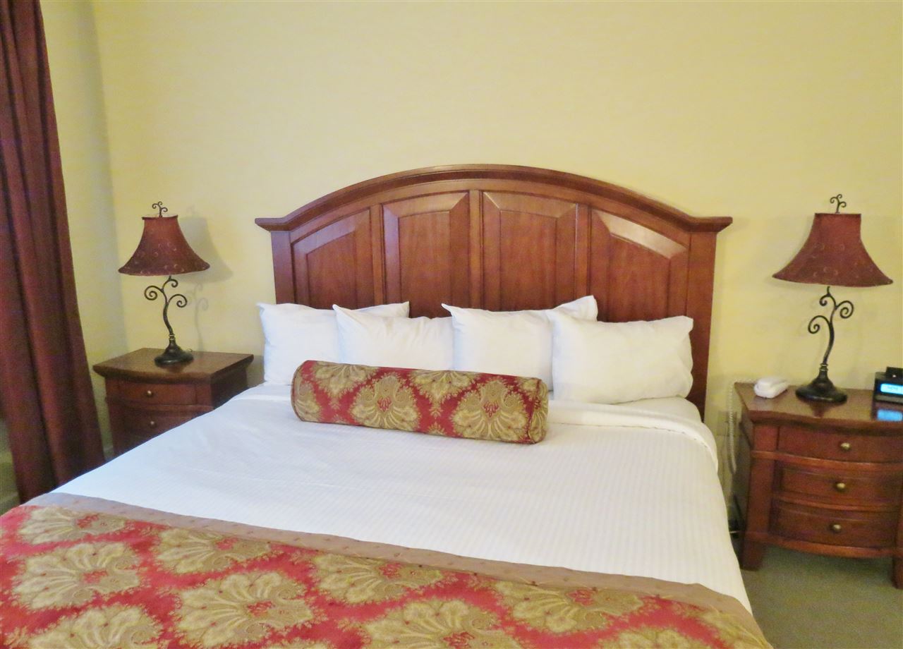 King bed 11332481