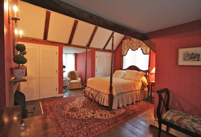 Guest Room 2 w/fireplace 11389786