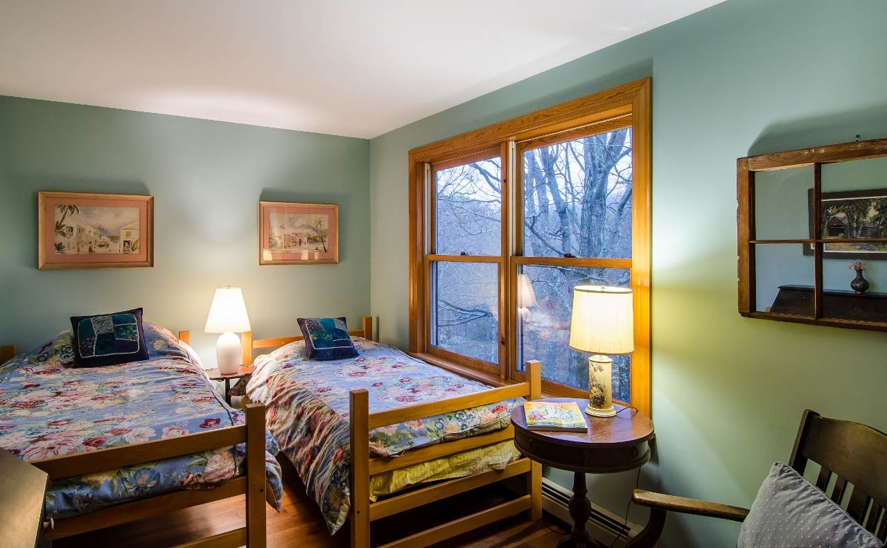 Master Bedroom 11425760