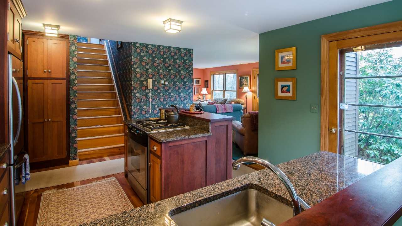 Bathroom-shared 11425762