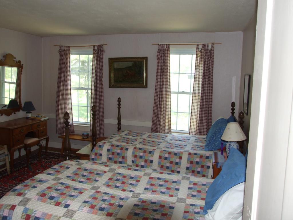 2nd bedroom 11552181
