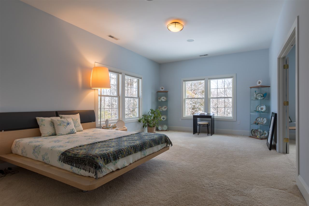 Second floor bedroom 11670846