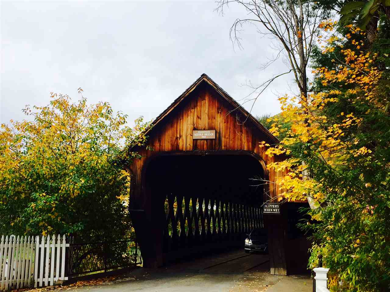 Just over The Middle Bridge to Mountain Ave. 11940169