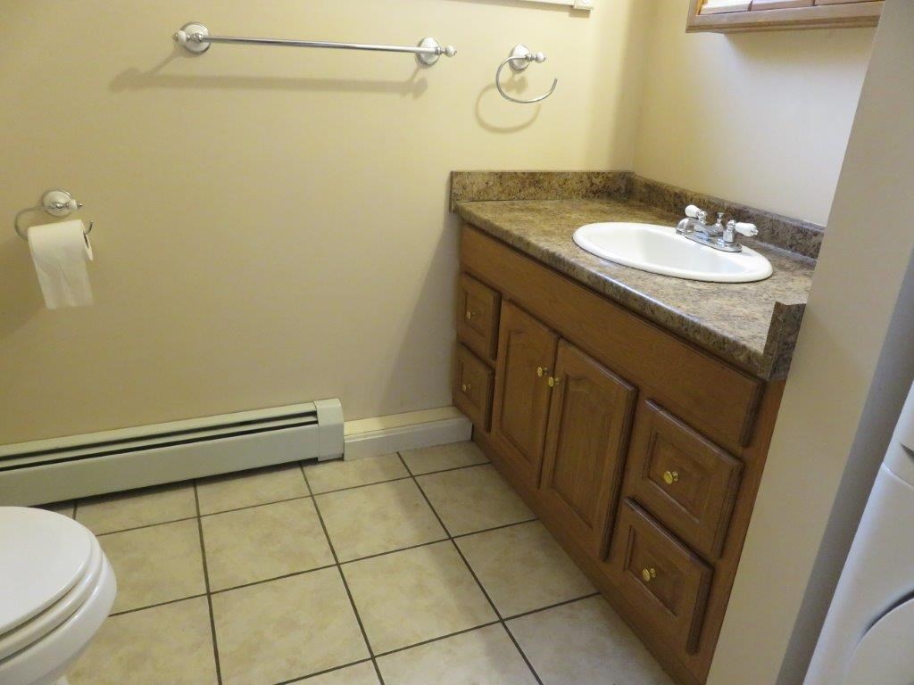 2nd Floor Full Bath 11845301
