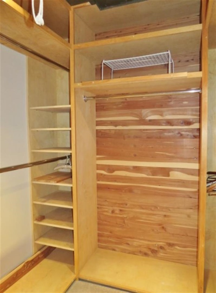 Cedar Walk In Closet 12975933