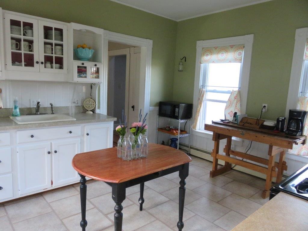 Great counter & storage space 11869706