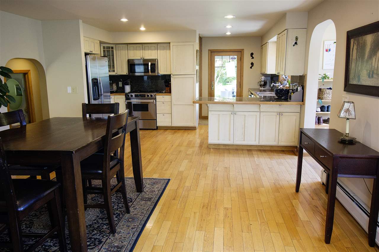 Dining to Kitchen 12039253