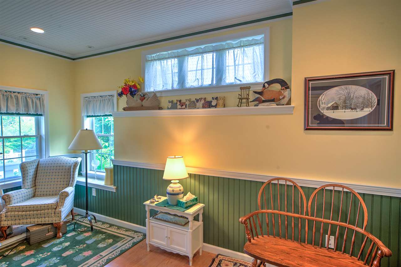 Lower level office /guest room with ensuite bath. 12149032
