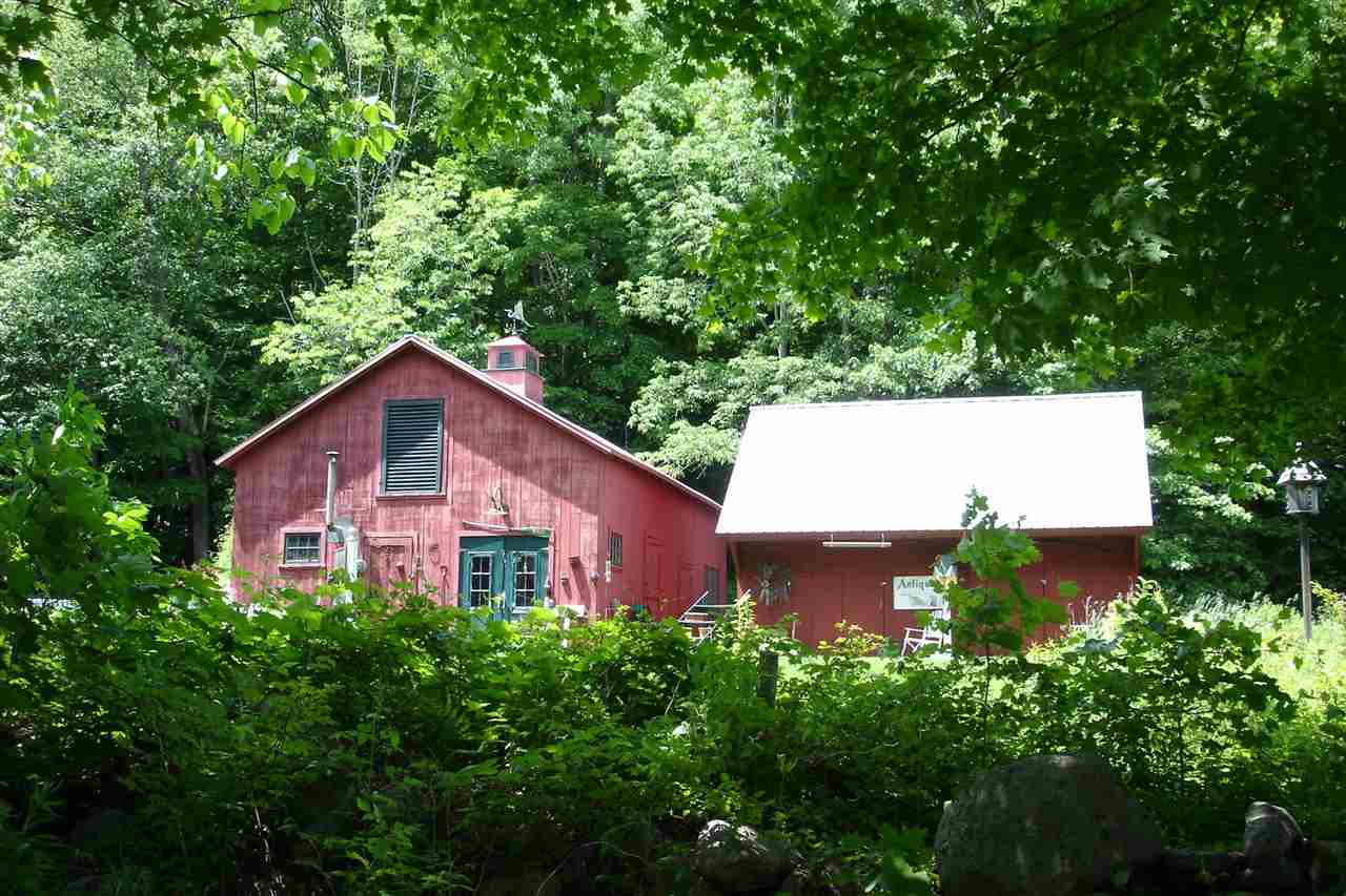 2 barns 12242541