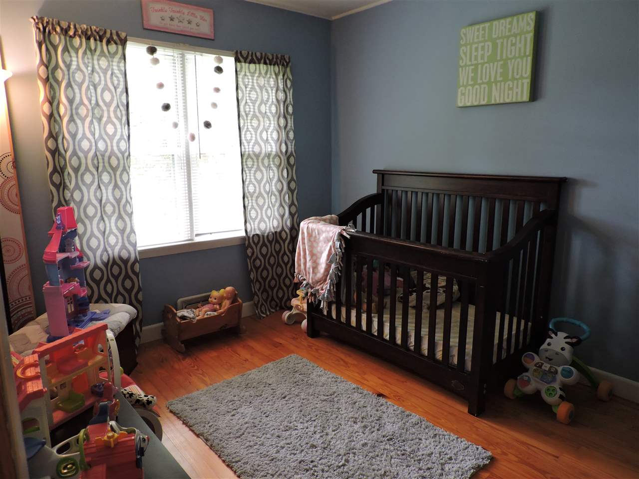 Bedroom 12183078