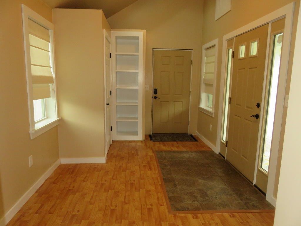 Mudroom 12731251