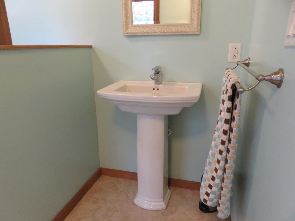 2nd Floor Bath 12868603