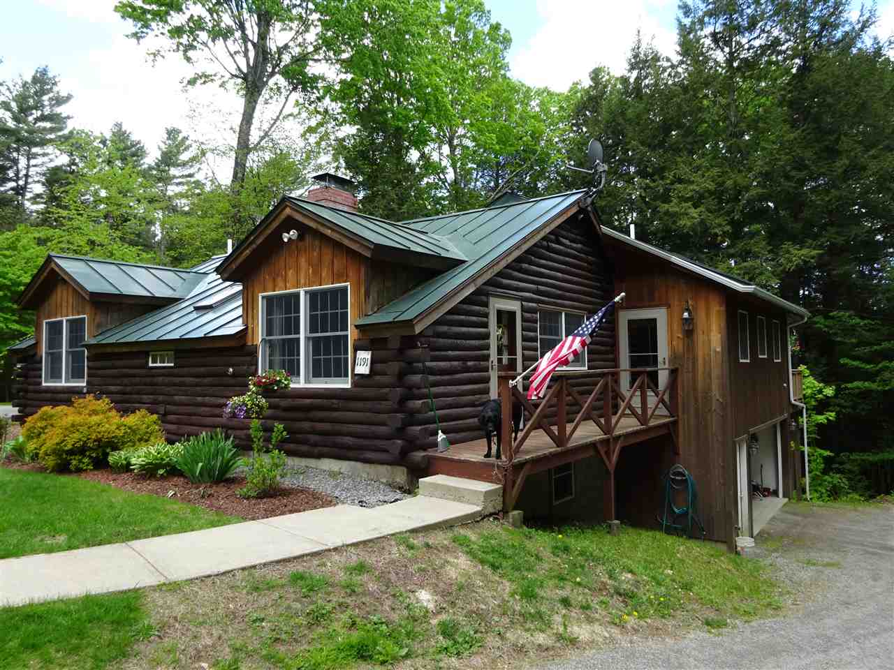 Cozy log home 13035466