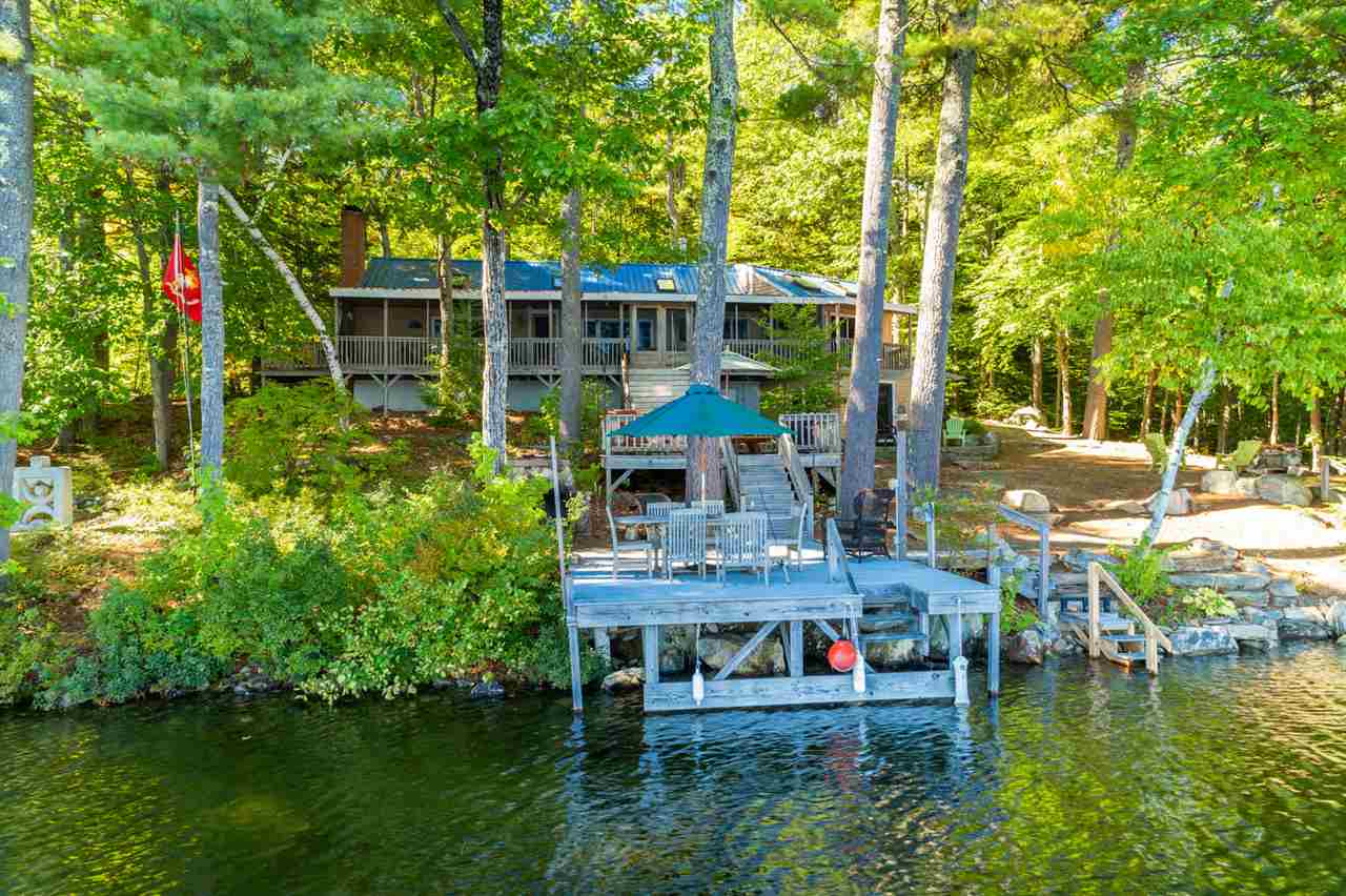 Lake Kingswood waterfront home for sale in Brookfield