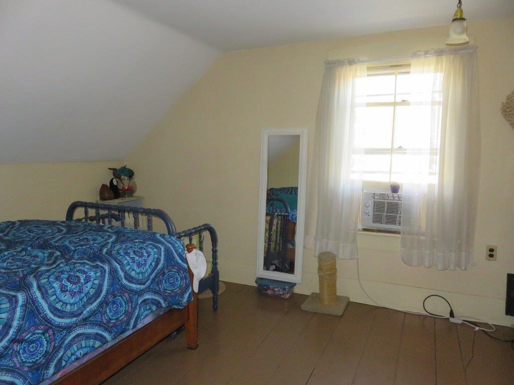 Upstairs Bedroom #2 14600881