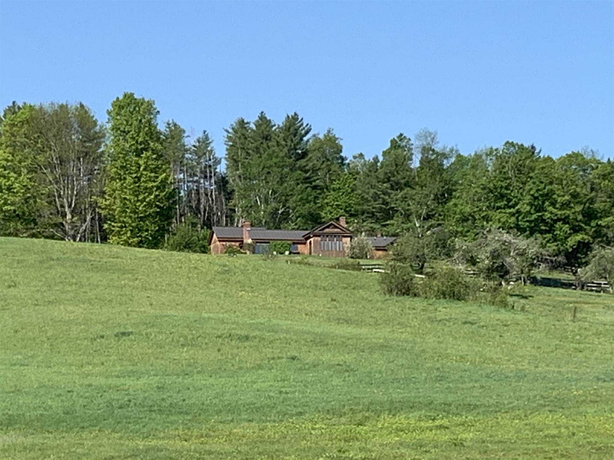 West Windsor VT Home or Farm Acres: 42.8 Beds: 3