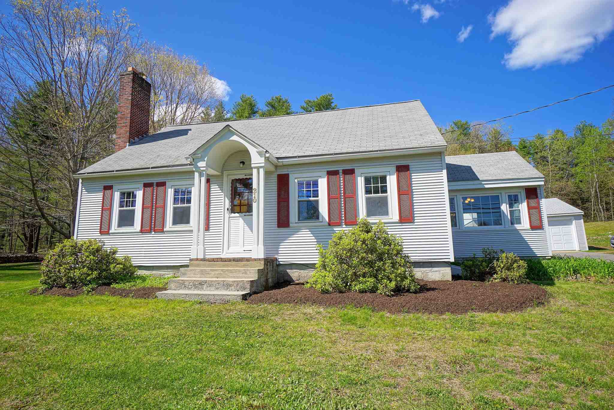 210 Hampstead Road Derry, NH Photo