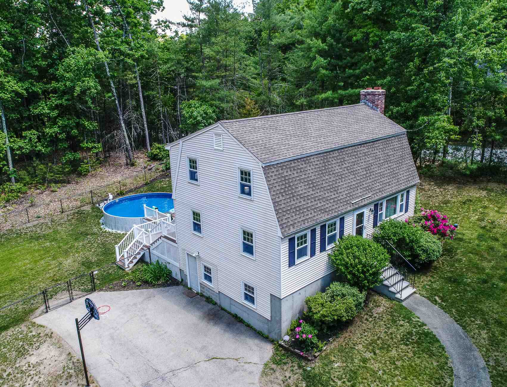 32 Wiley Hill Road Londonderry, NH Photo