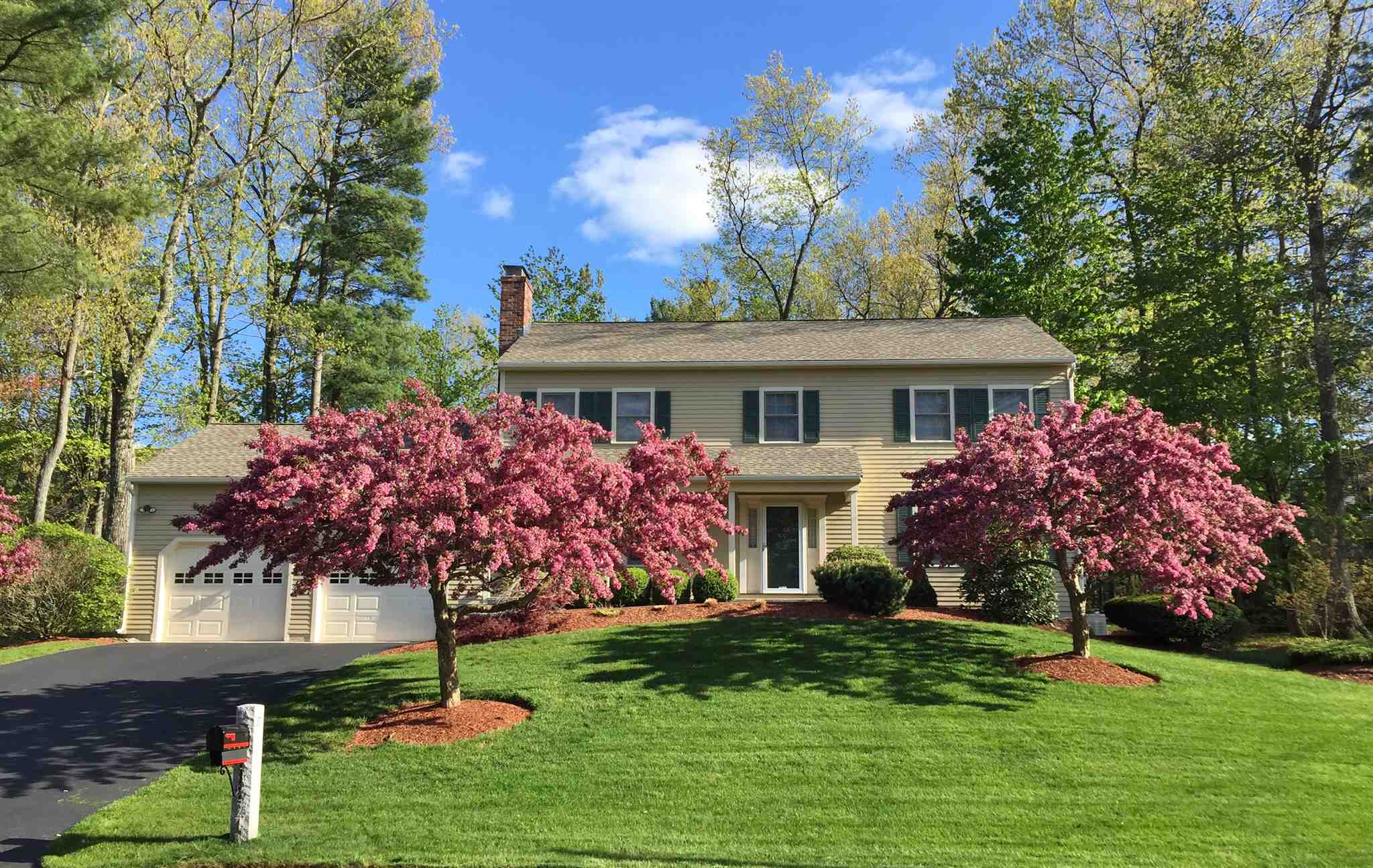 17 Shadowbrook Drive, Nashua, NH 03062