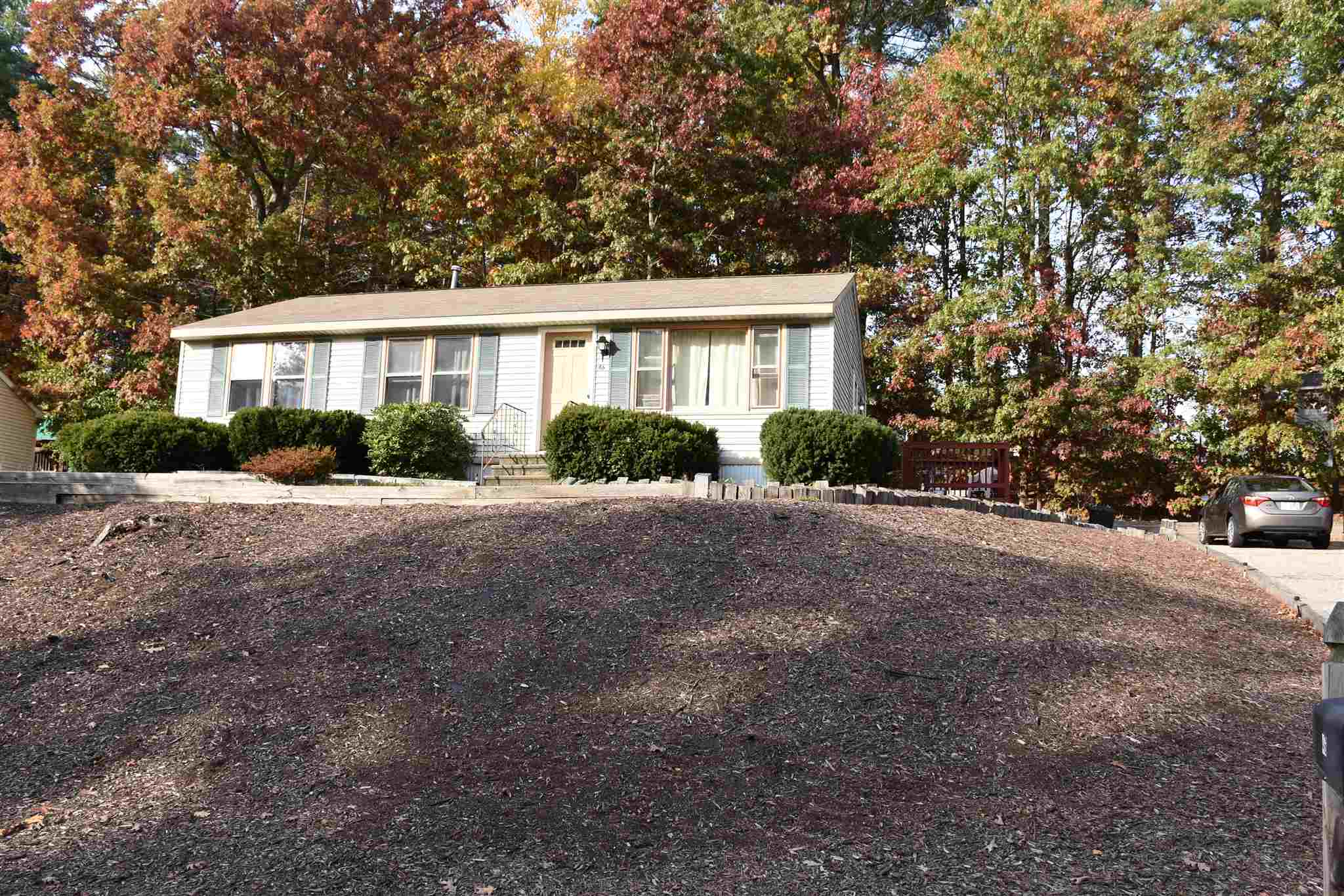 Sold 46 Trestle Brook Drive, Nashua, NH 030623562 3 Beds / 1 Full