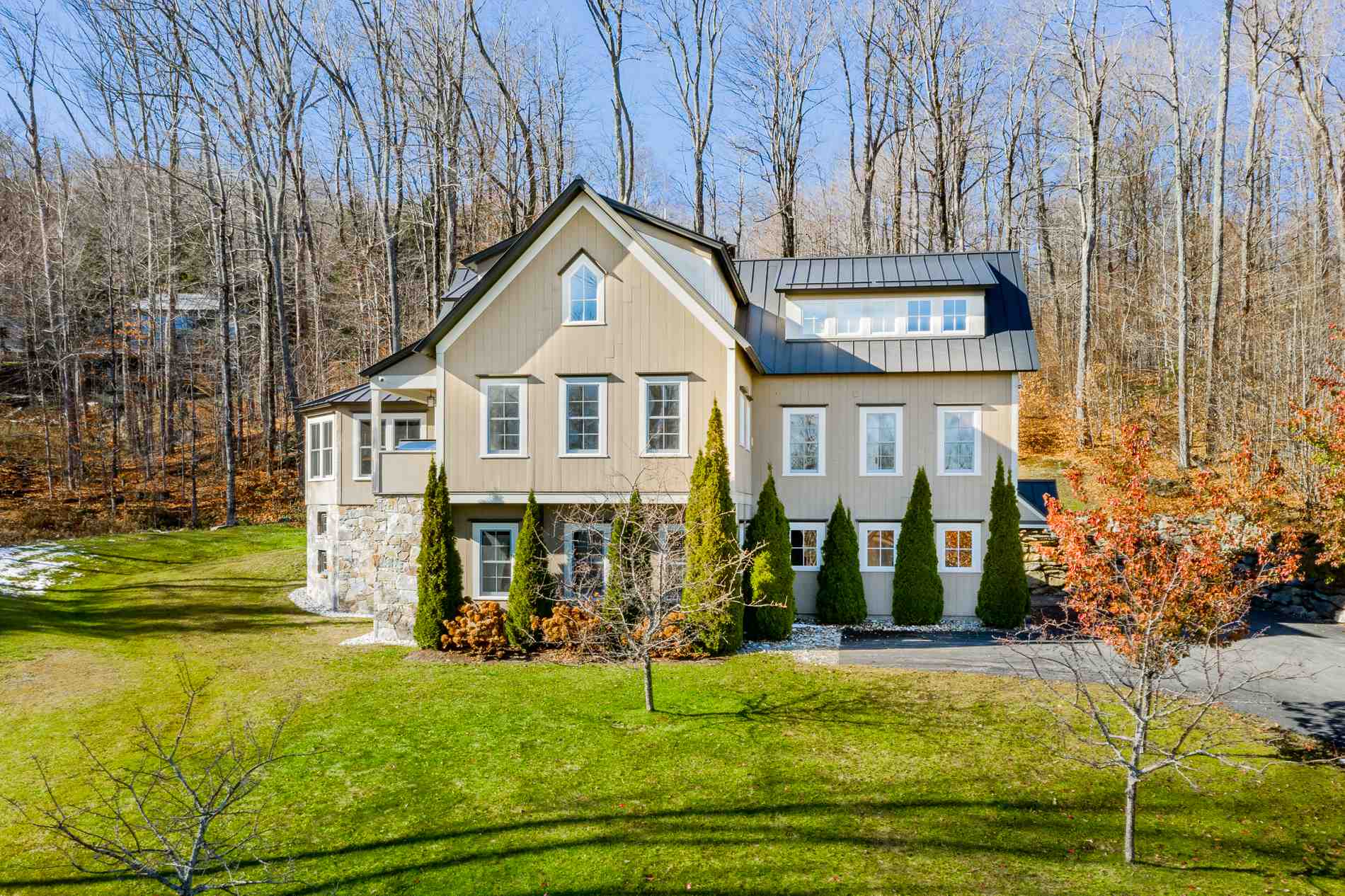 For Sale 17 West Branch Road, Winhall, VT 05340 6 Beds / 3 Full